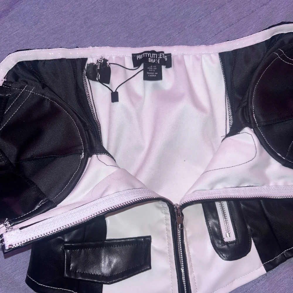 PrettyLittleThing Black and White Crop Top - Picture 3 of 4